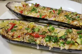 家常菜:蒜泥茄子这样做，香辣入味，下饭下酒都不错，做法简单