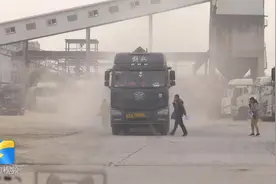 持酒上岗，中途下车…监管平台成摆设！危化品车辆押运员乱象多视频封面