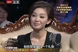 陈光标一个月跟夫人见一次面，现场给夫人送上神秘礼物，太感动了