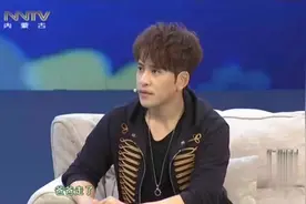 扎西顿珠父亲离世，王芳竟还问这些问题，最终把扎西顿珠问哭了视频封面