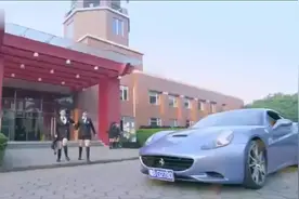 少女坐上豪车，却不料被拍照遭到全校议论，这反应也太霸气了！视频封面