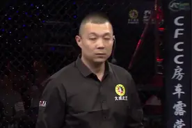 20岁小伙实力强悍，不到一分钟使出三角锁技法，直接降服对手获视频封面