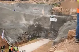 超大型盾构机施工现场，隧道挖通那一刻，网友：大国重器！视频封面