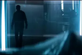 男子偷偷溜进实验，与黑色液体合体变成超能力怪物视频封面