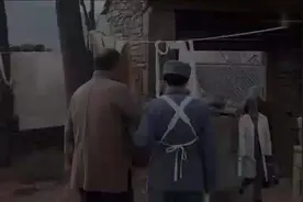 女护士说自己怀孕了，是排长干的，排长差点被枪毙，原来……视频封面