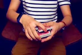 最新11种扑克牌入门手法，简单实用又好学，集美们准备开干