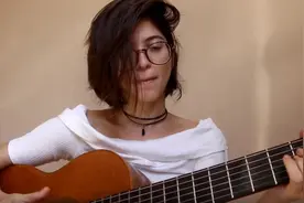 会唱歌的人真的是自带魅力，一开口唱歌，就能被她吸引