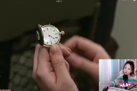 周淑怡看b站自己和药水哥爱情故事，并献出首次充电，投币。。