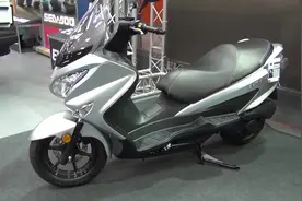 铃木伯格曼200，舒适的城市代步工具，大贸售价2万-3万，视频封面