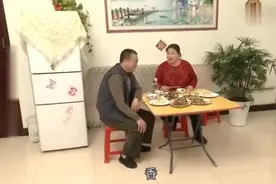 一帮二货外甥给抠门舅舅拜年，奇葩方式要压岁钱，太逗了！视频封面