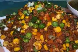 青豆、玉米粒、胡萝卜炒火了，香甜可口，营养均衡，孩子超爱吃