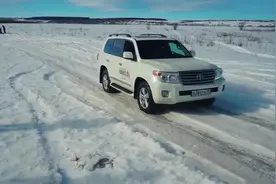 针锋相对各有千秋，兰德酷路泽对比宝马X5