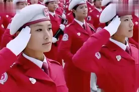 军官右胸上贴着的色块到底有什么用？看完真的涨见识了