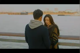 如果我20岁我愿意跟你谈一场轰轰烈烈的恋爱，可是今天我30了