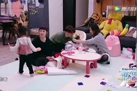 波妞摸了一下MIA姐姐，MIA一副臭脸，这就尴尬了！