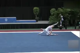 乌克兰双人女子体操杂技，配合默契，动作行云流水一气呵成视频封面