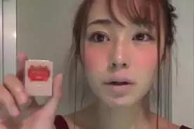 原来腮红也可以用来涂嘴巴啊，这操作我给满分视频封面