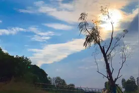 小伙闲的慌 从汉口坐2个小时地铁到武汉东湖新技术开发区拍云彩