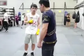 虎父无犬子！拳王帕奎奥亲自指导儿子练拳击视频封面