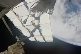 宇航员在外太空都会做些什么呢？这是他们最后一次太空行走的画面