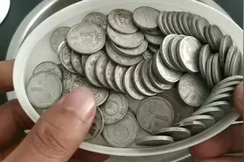 如何清理钱币上污渍？这样做可以让钱币收藏价值翻倍。