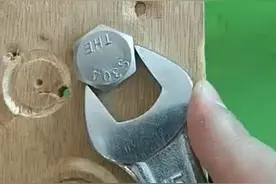 扳手太小用不了怎么办，用这个方法应急，太方便了，真厉害