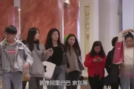 主持人问京东名字的由来，刘强东尴尬试探：我老婆在场吗？