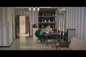 韩国女子和一小伙屋内约会，不料男朋友突袭，小伙竟被扔窗外视频封面