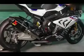 100万的宝马HP4arce和杜卡迪1299声浪对比，感受四缸的魅力！视频封面