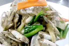 大厨教你烹饪姜葱炒圣子，口感鲜嫩无比，味道好极了你值得收藏