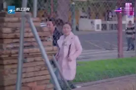 张智霖为袁咏仪被金希澈恶搞，男神形象碎一地啊，但还是很帅视频封面