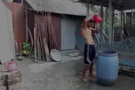 这个洗发水倒在头上没感觉吗？视频封面