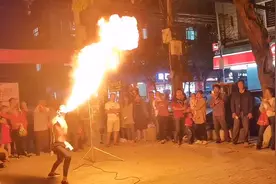 拿身体换钱！为了喷火，这油一口气喝半瓶，真不怕中毒吗