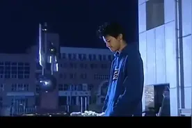 哥哥去接妹妹放学，没想到妹妹迟迟没出来，进教室一看慌了视频封面