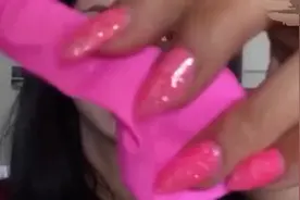 美女出差忘了带粉扑，竟然用气球代替，没想到上妆还特别服帖！视频封面