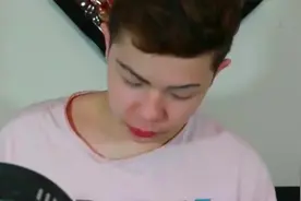 小哥哥化上女生妆容，妆后秒变女神，这化妆术真是厉害！