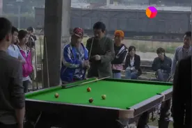 小伙羞辱大叔是土老帽，不料大叔是台球高手，瞬间让小伙输惨视频封面