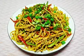 学会这样做凉拌豆丝，在家也能做大厨，赶紧一起学起来吧。