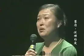 大叔时隔30年找到初恋，相见喜极而泣，拿出当年物件初恋却沉默了视频封面