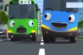 小公交车太友：绿色公交车引擎坏了太友帮忙拖车，真给力！视频封面