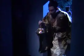 老三国：曹操和司徒王允在密室谋划刺杀董卓一事，曹操发誓杀董卓