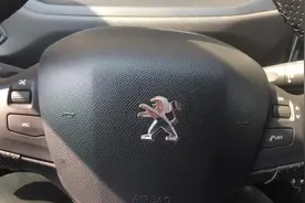 低配变高配，教你标致308改原车多功能方向盘、中控屏，定速巡航