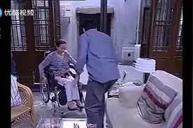 东家怕女保姆揩油，买菜回来还要自己称，不料一称真是缺斤短两视频封面