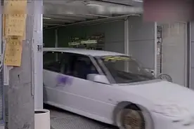 男子结婚找赛车手开婚车，后者们犯职业病，导致超速集体被拘留！视频封面