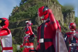 这才是秀皮套时刻，迎战共同的敌人，快盗、警察、救世主合力而战视频封面