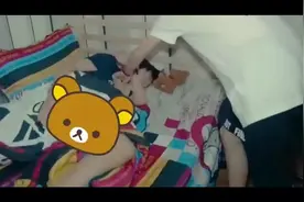 源儿哥拿轻松熊要挟千玺秒投降，赖床的弟弟分分钟鲤鱼打挺起床