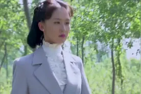 美女假装生气，逼男友说出未婚妻三个字，幸福的扑进了他的怀里