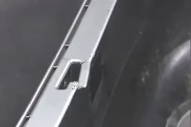 汽车保险杠断裂，看师傅是怎么修复的，这么解释，技术有点厉害啊视频封面