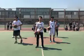 学校篮球联赛时突然模仿蔡徐坤打篮球，场面有点……视频封面