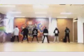 蔡徐坤《只因你太美》练习室，坤坤作词的单曲